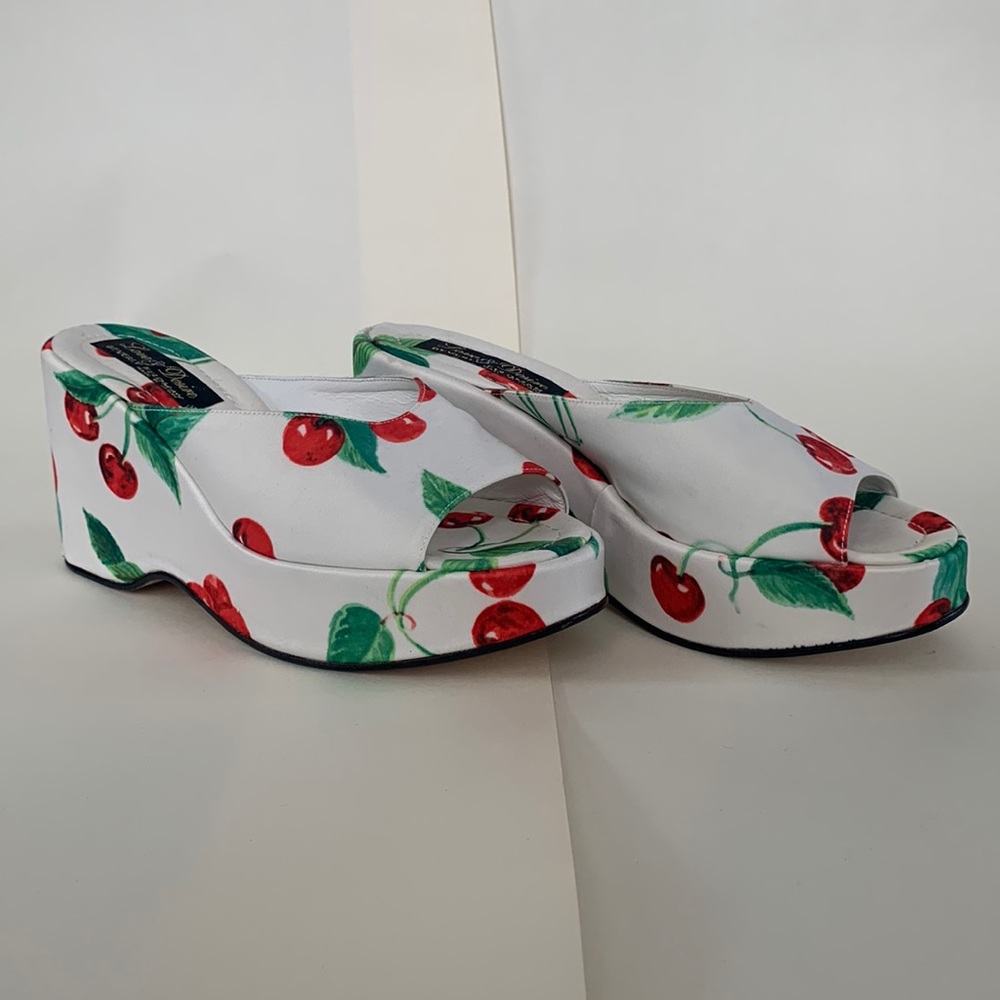 Beverly Feldman size:9